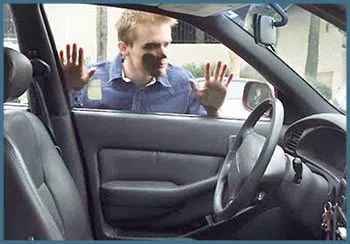 Safe Key Shop Las Vegas, NV 702-847-5421 - 19-locked-keys-in-car